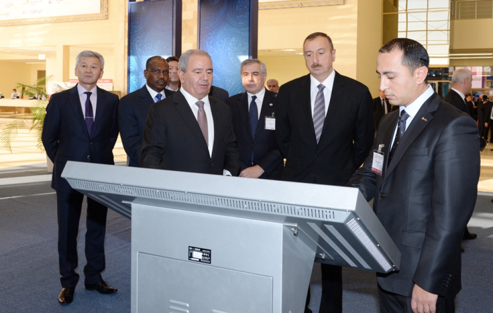 Le président Ilham Aliyev a visité le 19e Salon international des télécommunications et des technologies de l’information d’Azerbaïdjan BakuTel-2013 VİDEO
