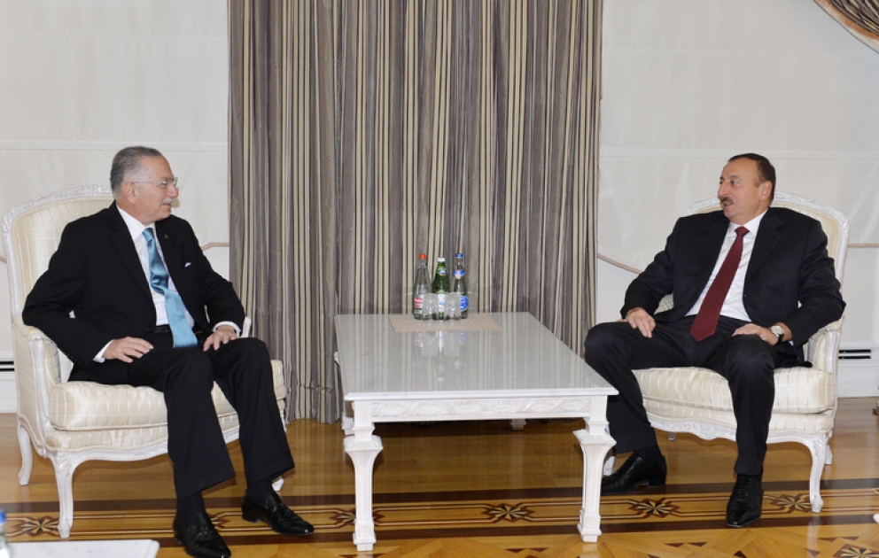 Entretien entre le président Ilham Aliyev et Ekmeleddin Ihsanoglu, secrétaire général de l’Organisation de la conférence islamique VİDEO