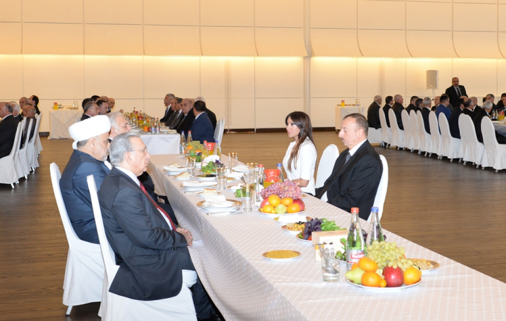 Au nom du président Ilham Aliyev, un dîner a été offert à l’occasion de l’anniversaire du déces du dirigeant historique Heydar Aliyev VIDEO