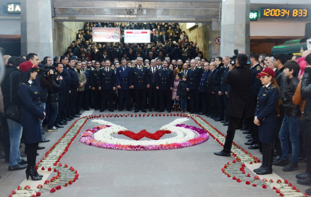Şəhidlərin xatirəsi metronun “20 Yanvar” stansiyasında da yad edilib VİDEO