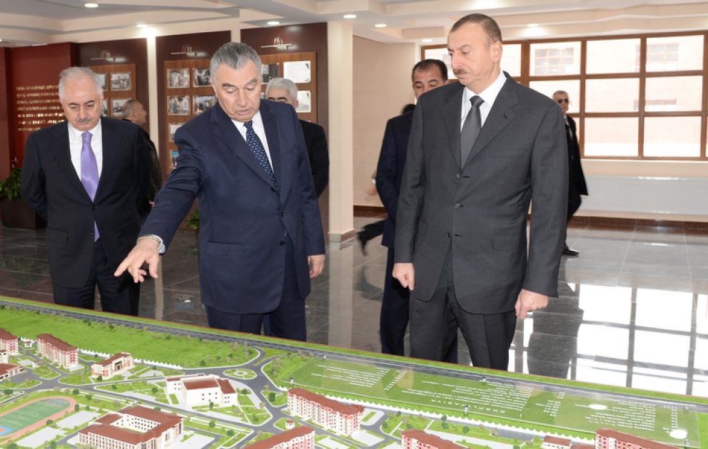 Prezident İlham Əliyev Gəncədə 1500 məcburi köçkün ailəsi üçün tikilmiş yeni yaşayış məhəlləsi ilə tanış olmuşdur VİDEO