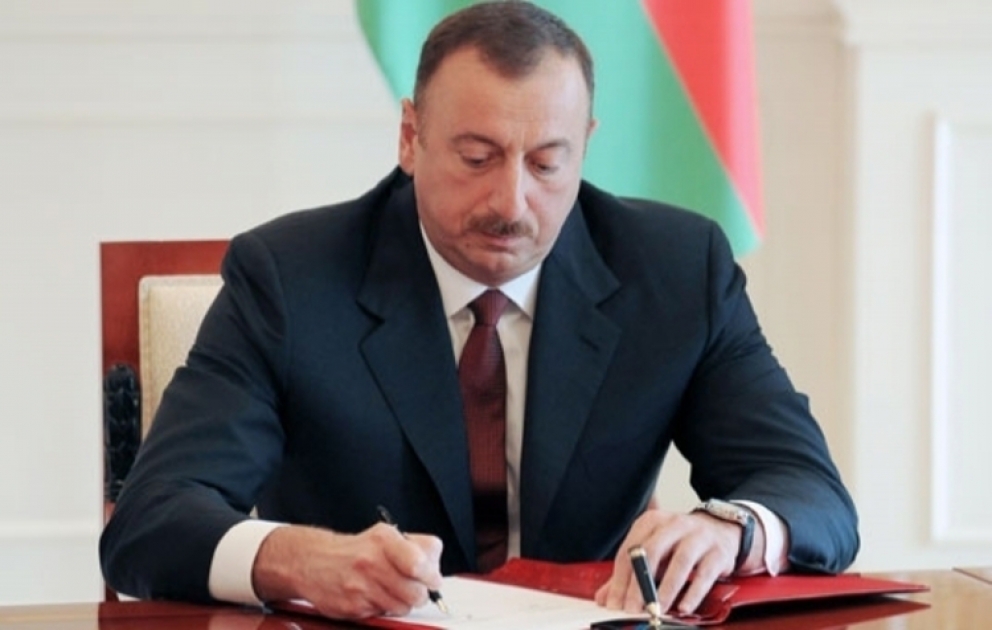 Prezident İlham Əliyev “ASAN xidmət” mərkəzlərində həyata keçirilən xidmət növlərinin və elektron xidmətlərin genişləndirilməsi barədə Fərman imzalamışdır VİDEO