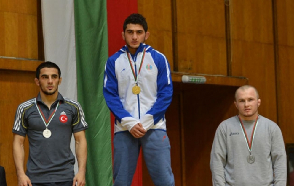 Azərbaycan güləşçiləri Bolqarıstanda keçirilən beynəlxalq turnirin ilk günündə iki medal qazanmışlar VİDEO