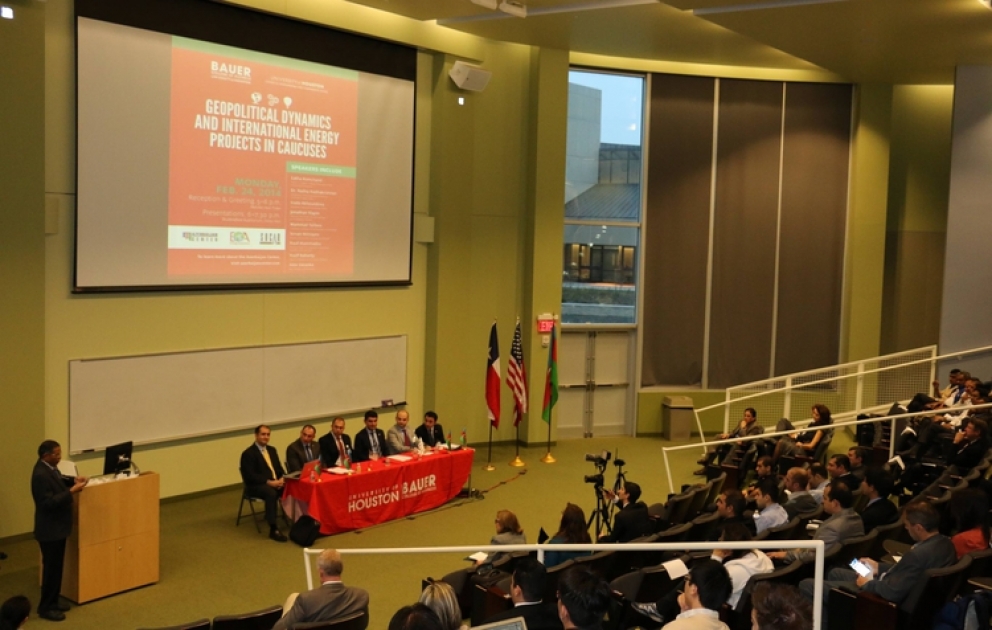 Hyuston Universitetində Azərbaycanın siyasi və iqtisadi inkişafına həsr olunmuş “Qafqazda geosiyasi dinamika və beynəlxalq enerji layihələri” mövzusunda konfrans keçirilmişdir VİDEO