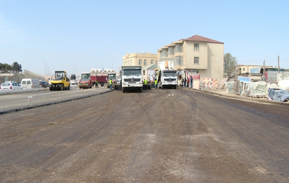 Paytaxtın Ziya Bünyadov prospektində asfalt-beton işlərinə başlanmışdır VİDEO