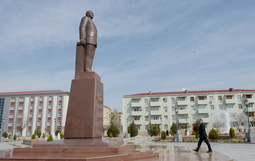 Azerbaijani President visits monument to national leader Heydar Aliyev in Nakhchivan VIDEO