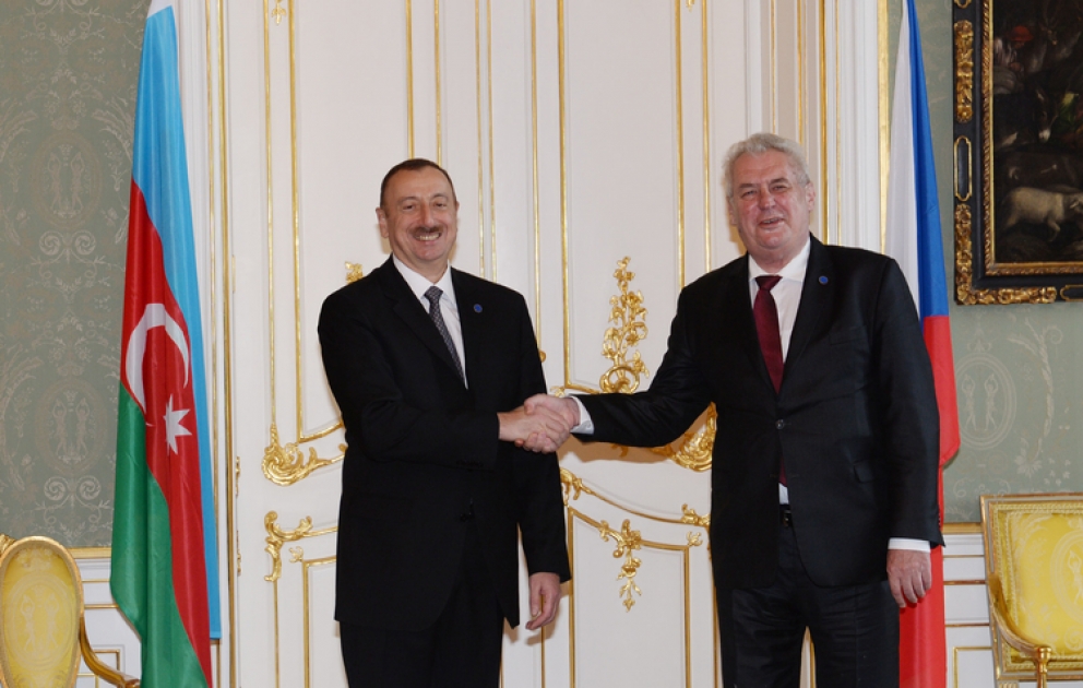 President Ilham Aliyev met Czech President Milos Zeman in Prague VIDEO