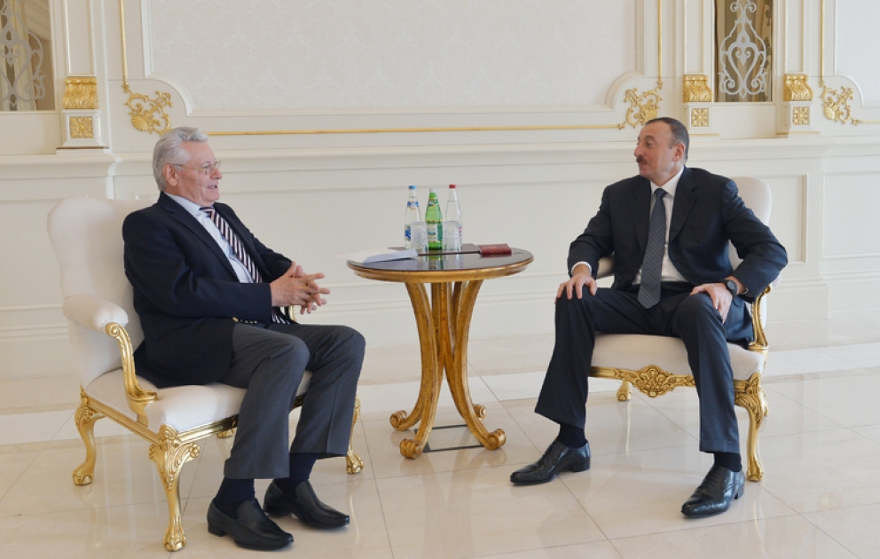 Azerbaijani President Ilham Aliyev received former President of Moldova Petru Lucinschi VIDEO