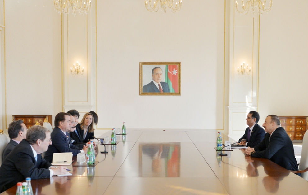 Президент Азербайджана Ильхам Алиев принял председателя комитета внешних связей Палаты представителей США и сопровождающих его конгрессменов ВИДЕО