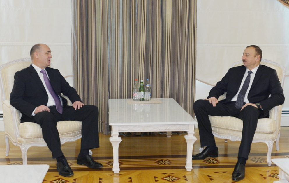 Präsident Ilham Aliyev den serbischen Botschafter in Aserbaidschan zur Beendigung seiner diplomatischen Mission empfangen VIDEO