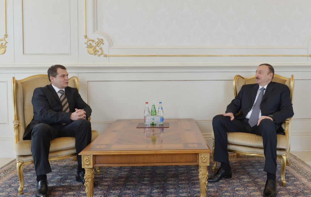 Aserbaidschans Präsident Ilham Aliyev das Beglaubigungsschreiben von neuem Botschafter Tschechiens in Aserbaidschan entgegengenommen VIDEO
