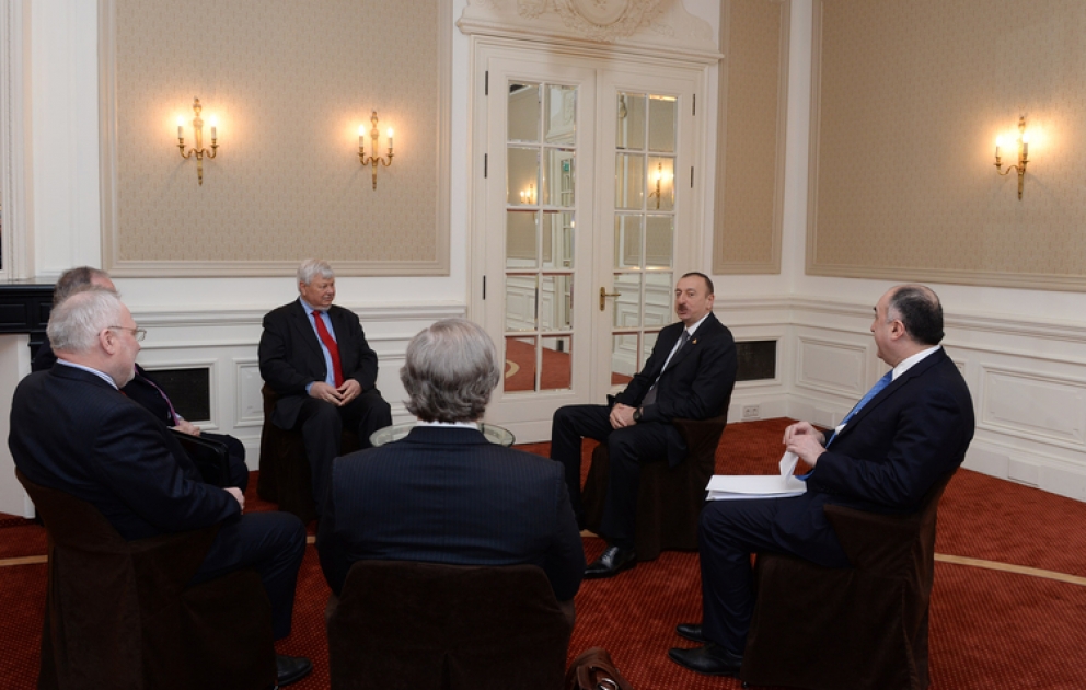 Präsident von Aserbaidschan Ilham Aliyev in den Haag mit den Co-Vorsitzenden der Minsker Gruppe der OSZE zusammengekommen VIDEO