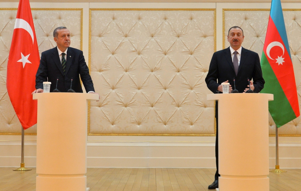 Präsident Ilham Aliyev und Premierminister Recep Tayyip Erdogan eine gemeinsame Pressekonferenz abgehalten VIDEO