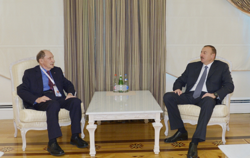 Aserbaidschans Prezident Ilham Aliyev den EX-Ministerpräsidenten von Andorra Oscar Ribas Reig empfangen VIDEO