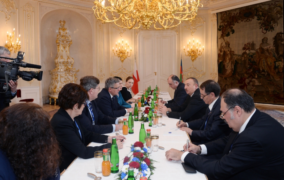 Präsident von Aserbaidschan Ilham Aliyev in Prag seinen polnischen Amtskollegen getroffen VIDEO