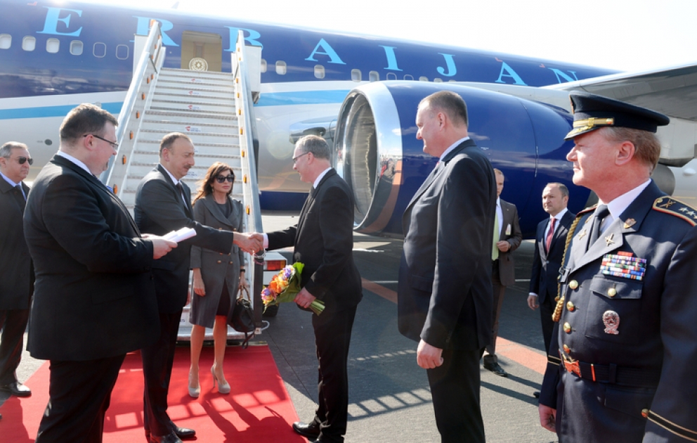 Aserbaidschans Präsident Ilham Aliyev zu einem Arbeitsbesuch in Tschechien angekommen VIDEO