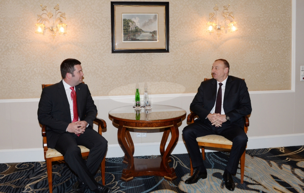 Präsident Ilham Aliyev sich in Prag mit dem Leiter der tschechisch-aserbaidschanischen interparlamentarischen Freundschaftsgruppe getroffen VIDEO