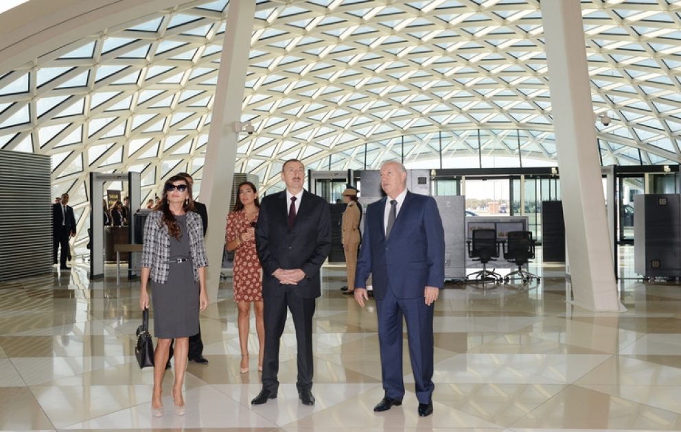 Neuer Air-Terminal des Internationalen Heydar Aliyev-Flughafens zur Nutzung übergeben Aserbaidschans Präsident Ilham Aliyev nahm an der Eröffnungsfeier teil VIDEO