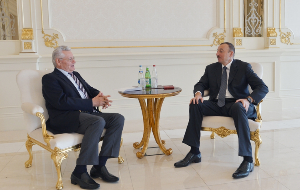 Präsident von Aserbaidschan Ilham Aliyev den ehemaligen Präsidenten von Moldawien Petru Lucinski empfangen VIDEO