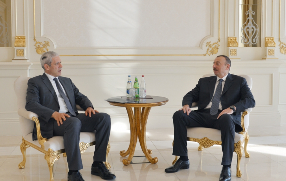 Präsident von Aserbaidschan Ilham Aliyev den ehemaligen Präsidenten von Serbien Boris Tadić empfangen VIDEO