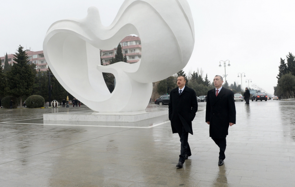 Le président Ilham Aliyev s’est familiarisé avec l’avancement des travaux de reconstruction et d’aménagement en cours dans le Parc Nassimi de culture et de loisirs au bord de la mer à Soumgaït VIDEO