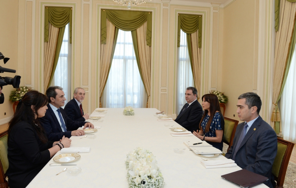 Entretien de la première dame d’Azerbaïdjan Mehriban Aliyeva avec le Premier ministre bulgare Plamen Orecharski VIDEO
