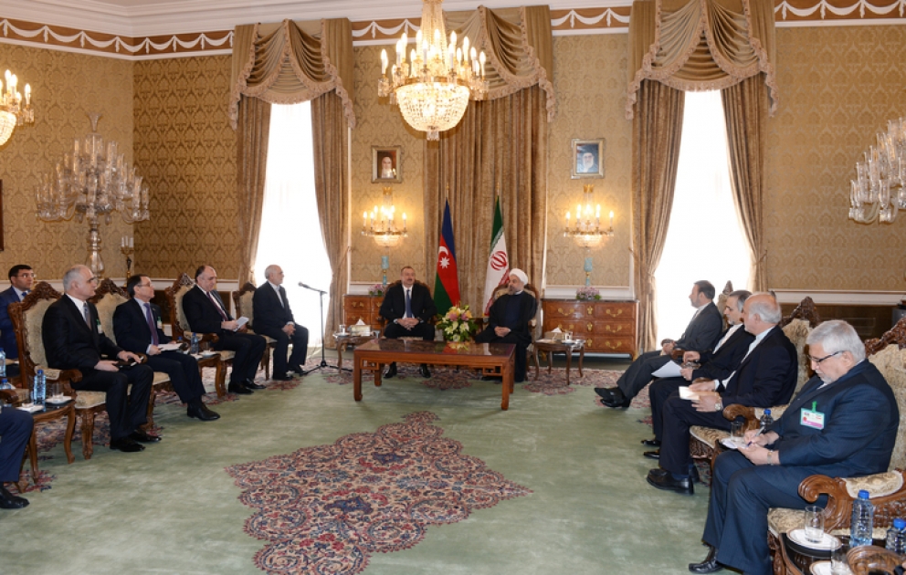 Les délégations azerbaïdjanaise et iranienne se sont réunies autour des président Ilham Aliyev et Hassan Rohani VIDEO