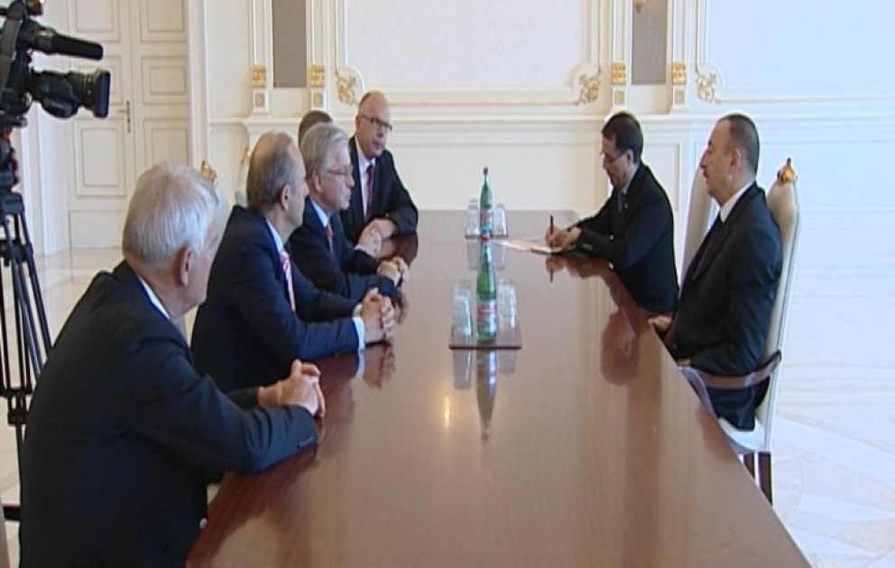 Le président azerbaïdjanais Ilham Aliyev a reçu une délégation du Sénat des Pays-Bas VIDEO