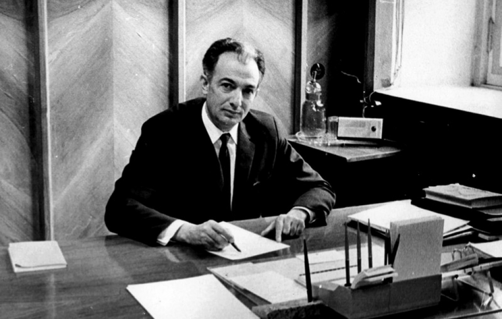 Tofiq Köçərli–85Onun yeri insanların ürəyindədirKeçdiyi həyat yolu akademik Tofiq Köçərliyə söz demək, nəyin yaxşı, nəyin pis olduğuna qiymət vermək səlahiyyəti qazandırmışdır VİDEO
