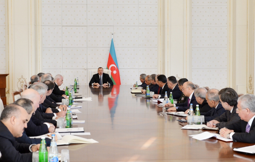 La réunion du Conseil des Ministres consacrée au bilan du développement socio-économique en 2013 et aux tâches à réaliser en 2014 s’est tenue sous la présidence de de M. Ilham Aliyev, président azerbaïdjanais VIDEO