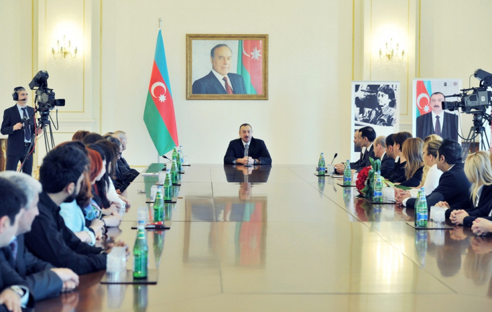 Le prix «Homme de l’année 2013» de la Fondation Tchinghiz Moustafayev et du groupe de compagnies ANS a été remis au président azerbaïdjanais Ilham Aliyev VIDEO