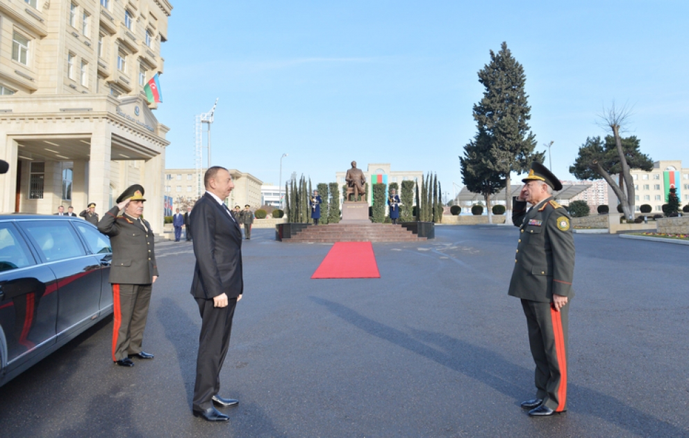 Le président azerbaïdjanais Ilham Aliyev a visité la cité militaire du Service de protection spéciale pour y constater l’avancement des travaux de reconstruction et a assisté à l’ouverture du complexe sportif du Service VIDEO