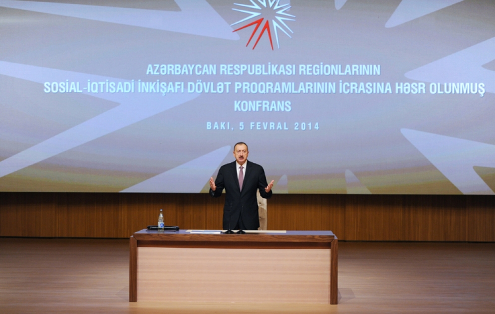 La conférence consacrée à la mise en œuvre des Programmes d’Etat sur le développement social et économique des régions de la République d’AzerbaïdjanLe Président Ilham Aliyev a participé à cette conférence VIDEO