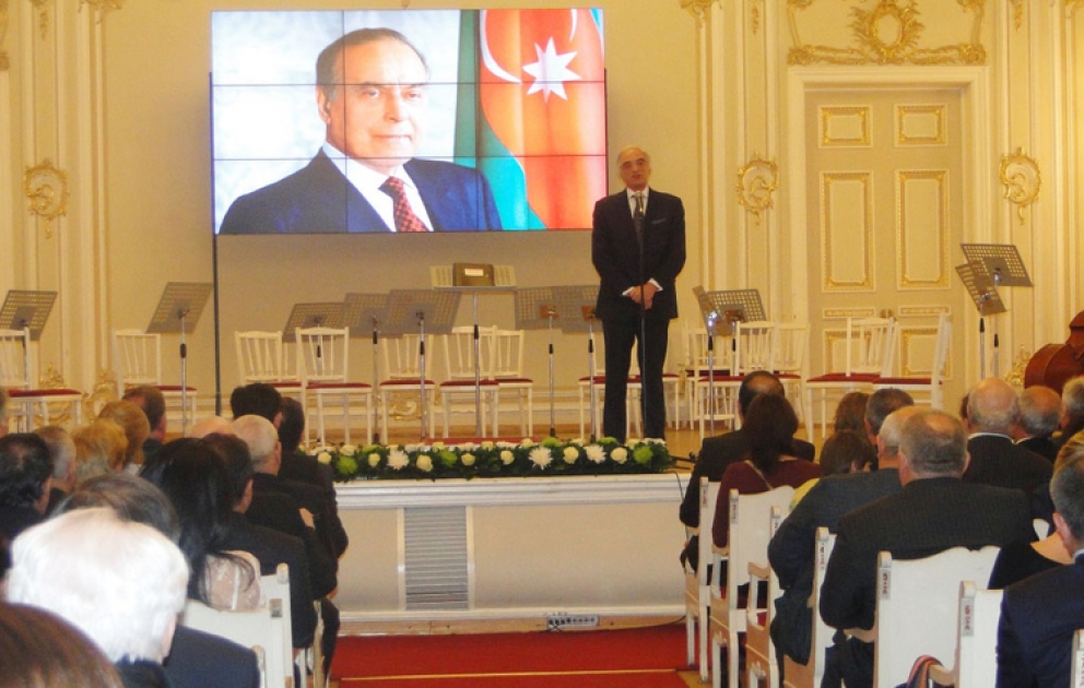 Azərbaycan xalqının ümummilli lideri Heydər Əliyevin anadan olmasının 91-ci ildönümü və Heydər Əliyev Fondunun yaradılmasının 10 illiyi Sankt-Peterburqda təntənəli şəkildə qeyd edilmişdir VİDEO