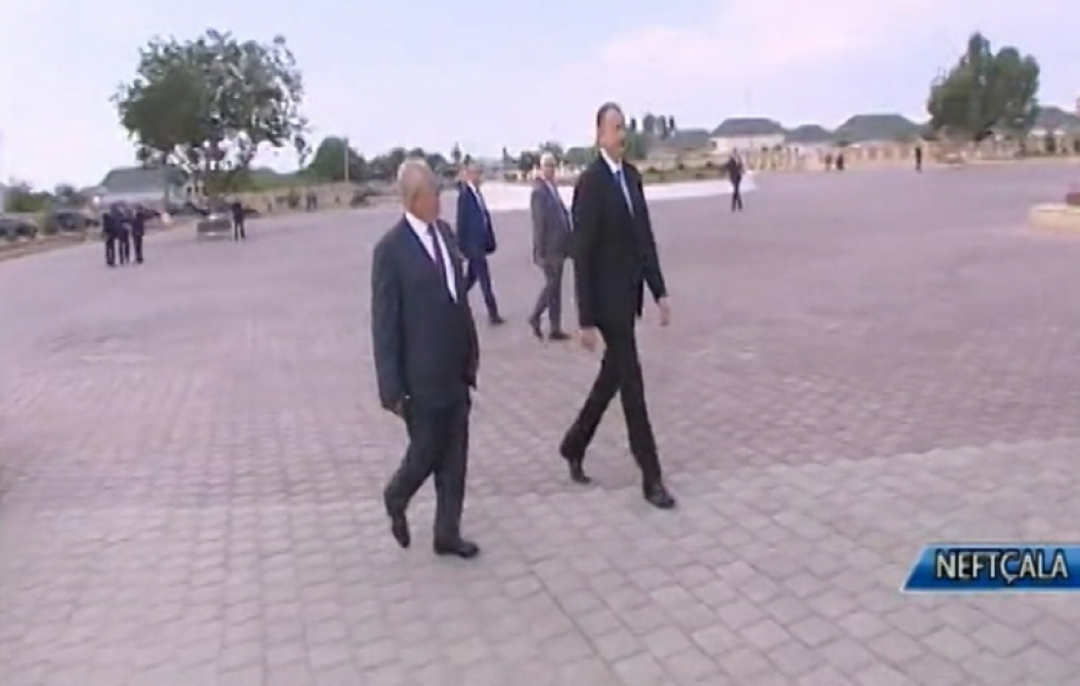 President Ilham Aliyev reviewed a new boulevard created in the city of Neftchala VIDEO