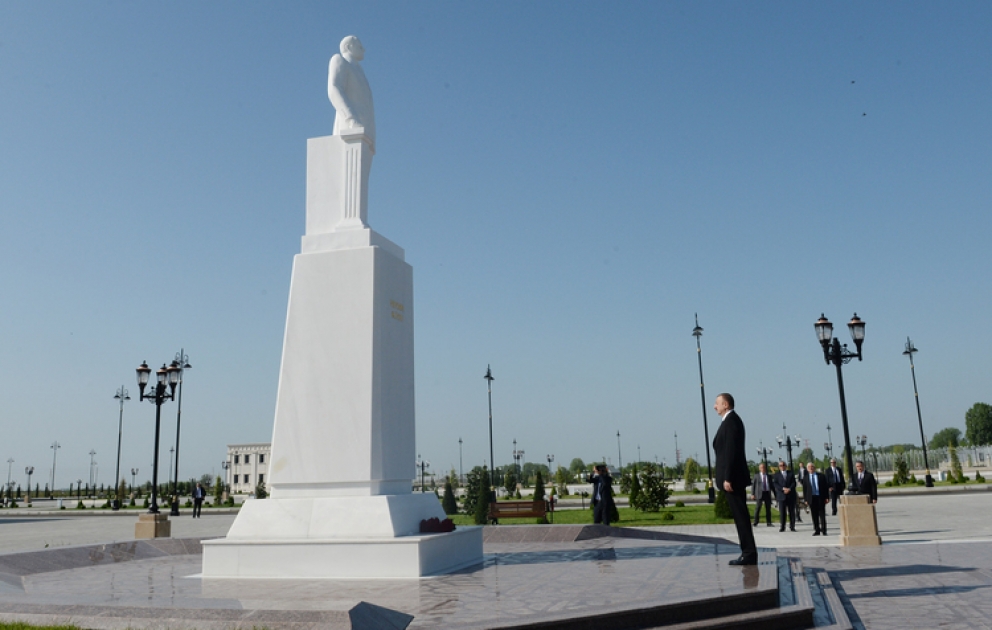 Präsident Ilham Aliyev zu einem Besuch im Rayon Agdasch angekommen VIDEO