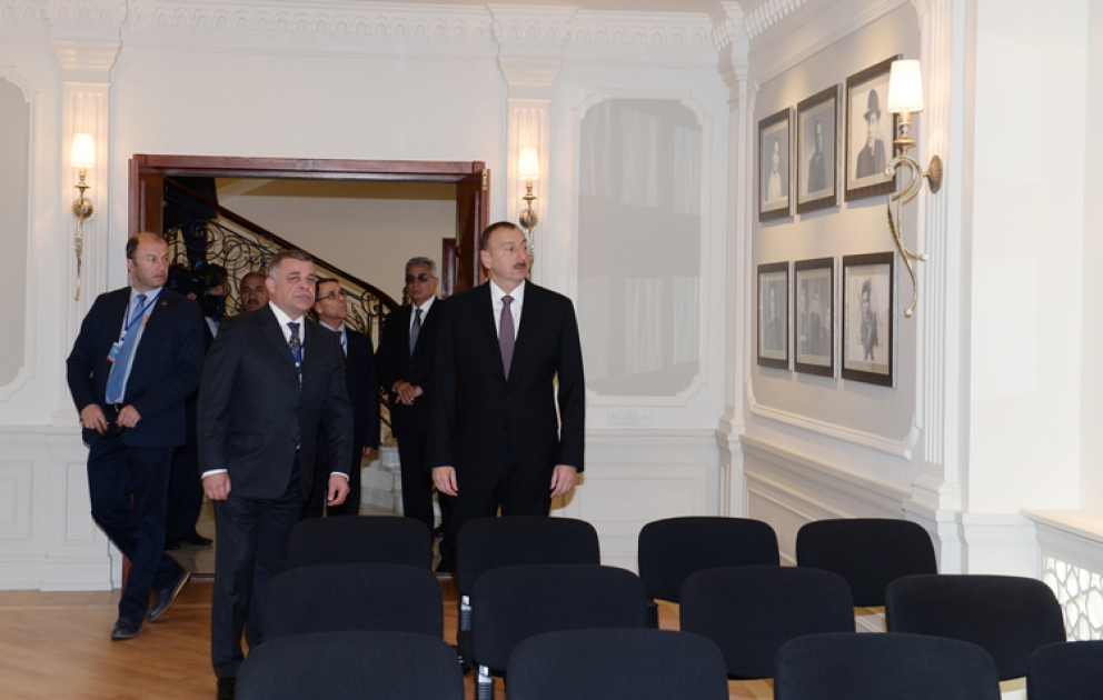Präsident Ilham Aliyev die im Gebäude der Aserbaidschanischen Botschaft in Georgien geschaffenen Bedingungen inspiziert VIDEO
