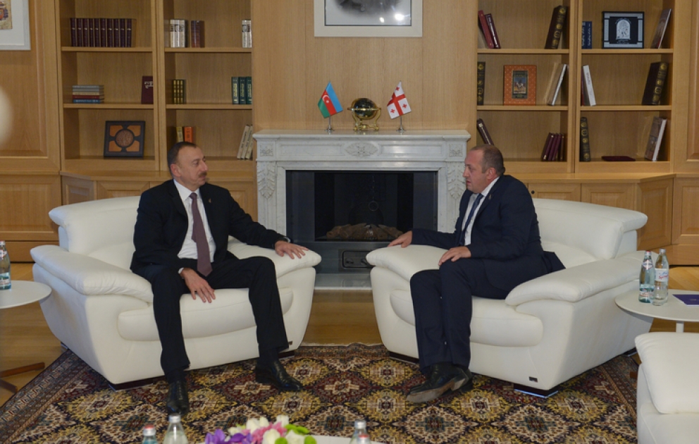 Präsident Ilham Aliyev sich mit Präsident von Georgien getroffen VIDEO