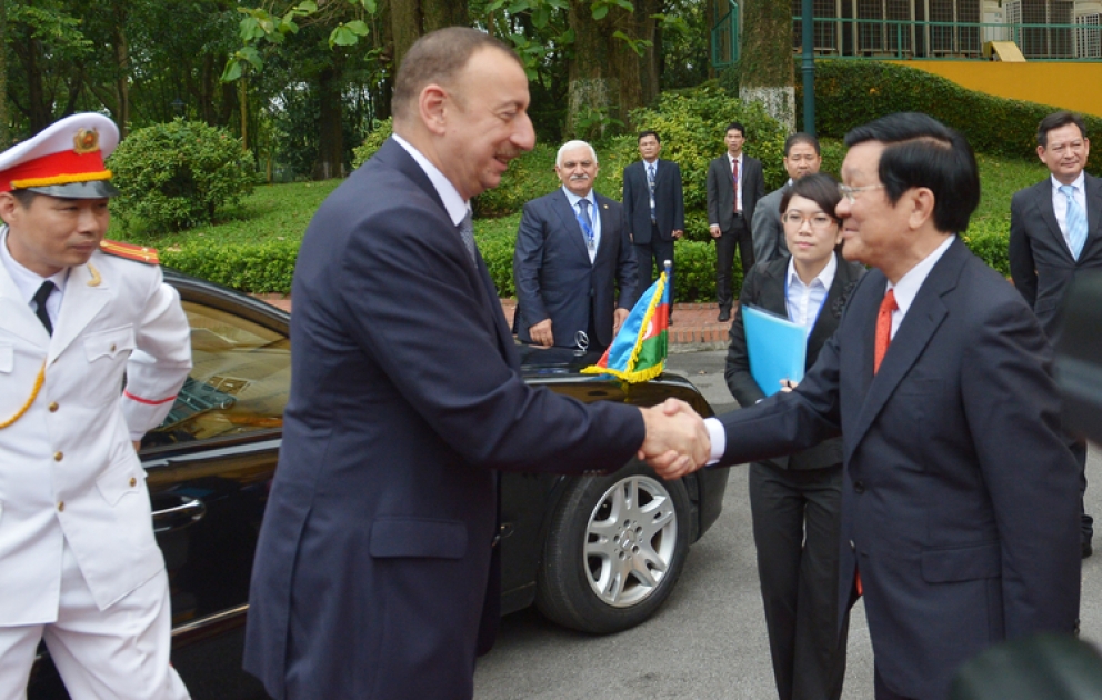 Offizieller Empfang von Aserbaidschans Präsident Ilham Aliyev in Hanoi VIDEO