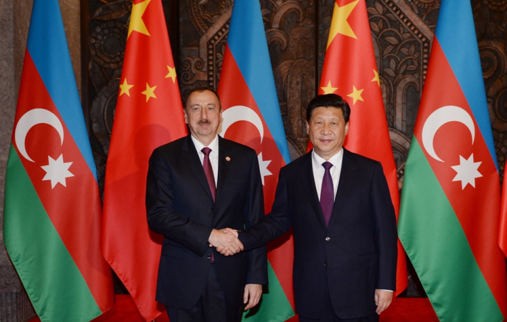 Aserbaidschans Präsident Ilham Aliyev hat sich mit dem Vorsitzenden der Volksrepublik China Xi Jinping getroffen VIDEO
