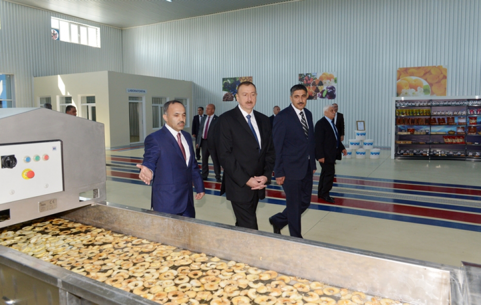 Le président Ilham Aliyev a participé à l’inauguration de l’usine de transformation des fruits VIDEO