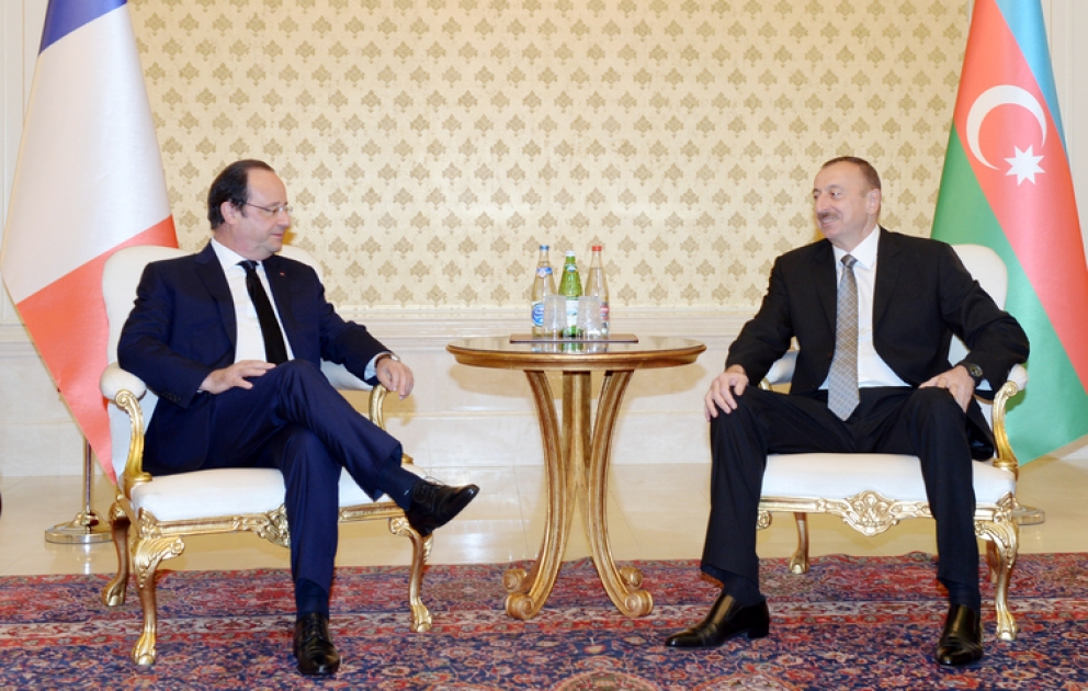 Entretien en tête-à-tête du président azerbaïdjanais Ilham Aliyev et de son homologue français François Hollande VIDEO