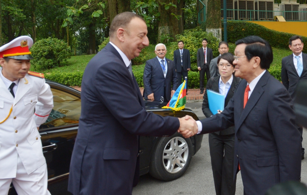 Cérémonie officielle d’accueil du président azerbaïdjanais Ilham Aliyev VIDEO