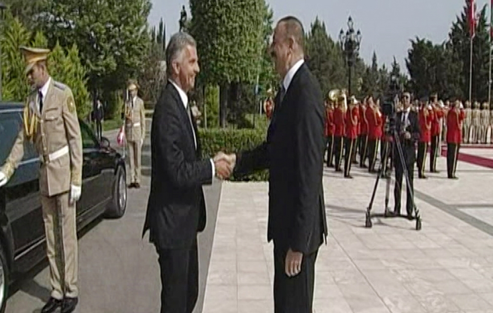 Cérémonie officielle d’accueil du président suisse Didier Burkhalter VIDEO