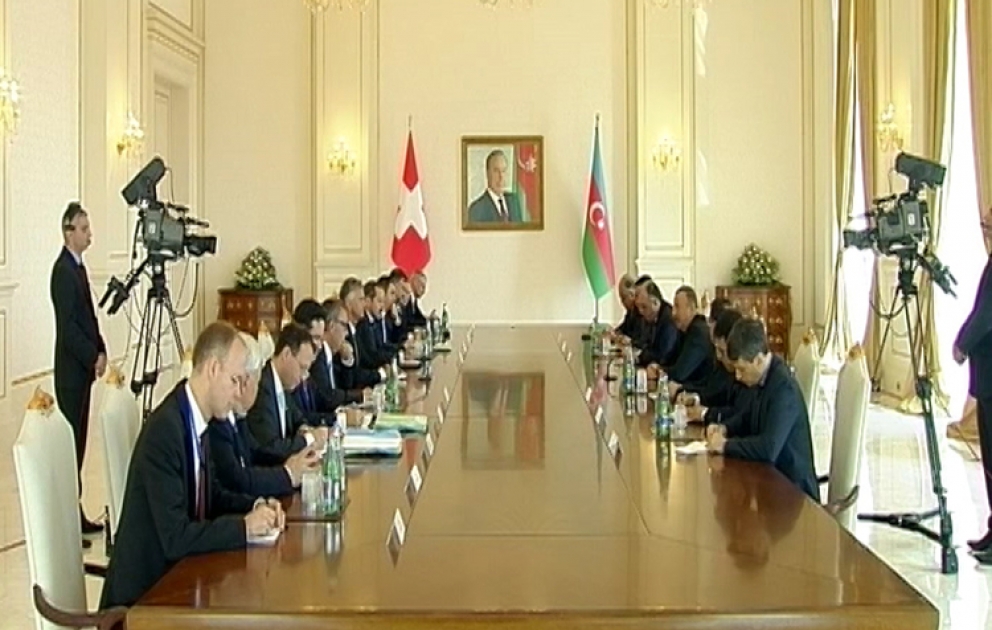 Rencontre du président azerbaïdjanais Ilham Aliyev et du président suisse Didier Burkhalter avec la participation des délégations VIDEO