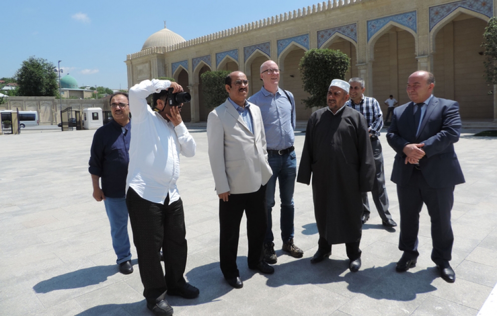 Les participants de la réunion de Bakou du Congrès mondial des Agences de presse ont visité la mosquée Juma et l’observatoire à Chamakhy VIDEO