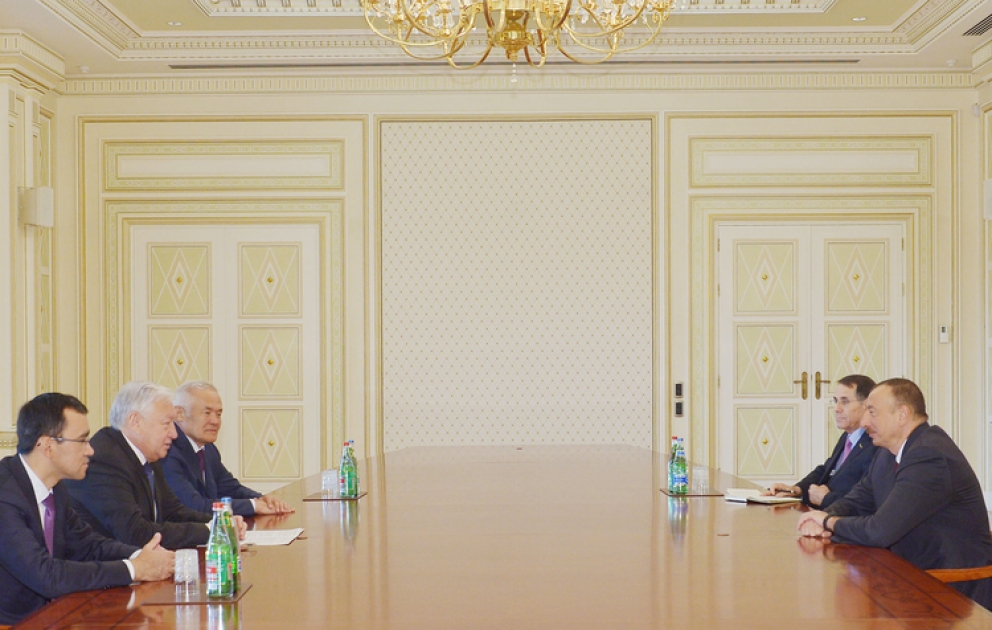 Präsident Ilham Aliyev hat eine Delegation um den Vorsitzenden der kasachischen Versammlung empfangen VIDEO