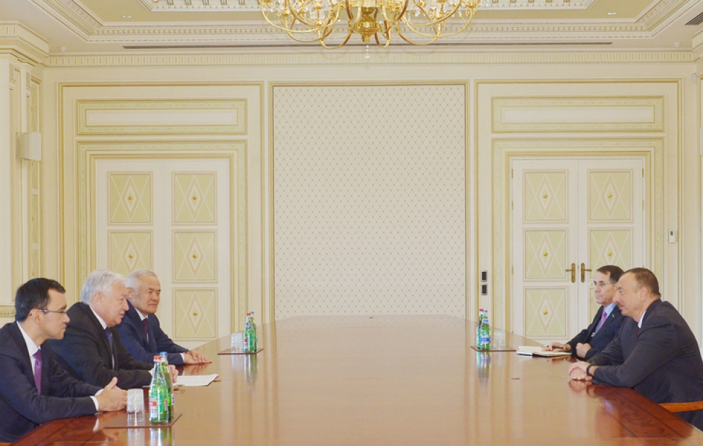 Le président azerbaïdjanais Ilham Aliyev a reçu la délégation dirigée par le président du parlement kazakh VIDEO