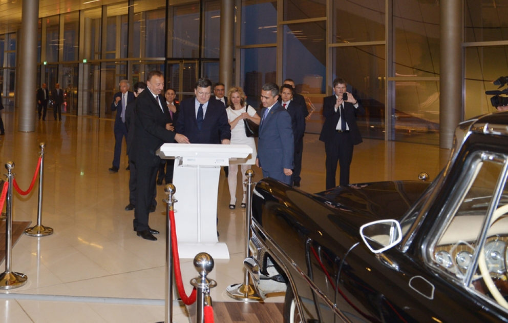President Ilham Aliyev and President of the European Commission Jose Manuel Barroso visited the Heydar Aliyev Center VIDEO