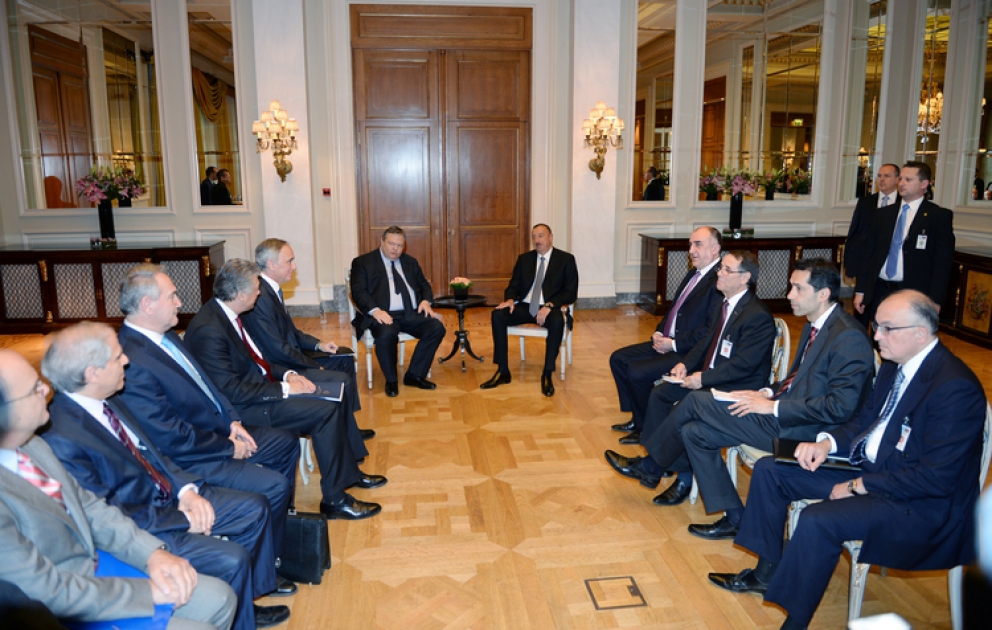 Le président azerbaïdjanais Ilham Aliyev s’est entretenu avec le Vice-Premier ministre et ministre des Affaires étrangères de la Grèce, Evangelos Venizelos VIDEO